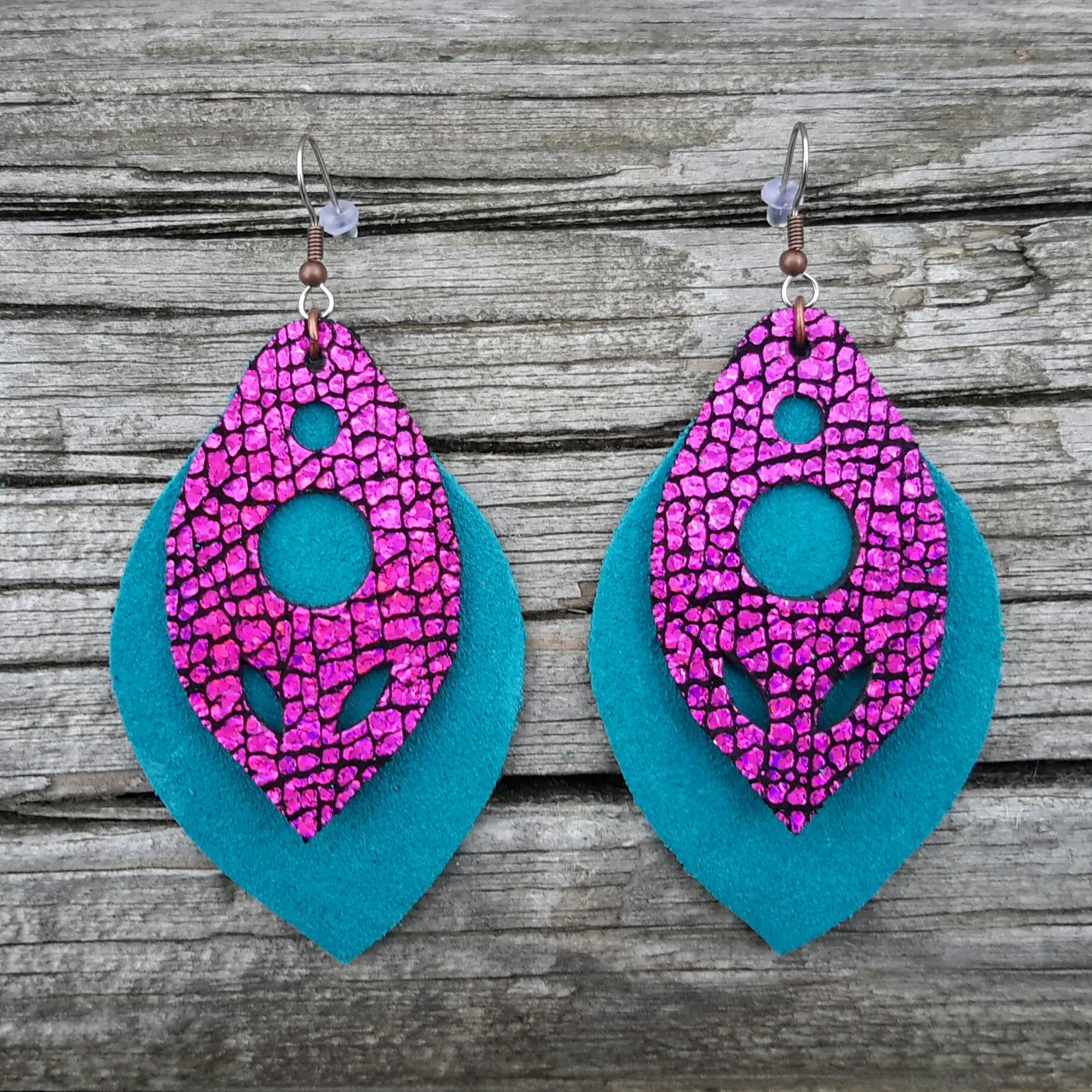 Leather Earrings Crackle Fuchsia Turquoise 33 Ranch Saddlery LLC